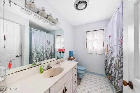 Bath - 272 Gordon Rd, Gray, GA 31032 photo 1 of 1