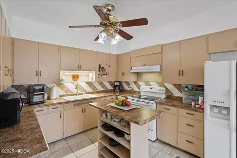 Kitchen - 313 Corbin Ave, Macon, GA 31204 photo 4 of 5