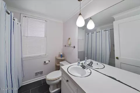 Bath - 313 Corbin Ave, Macon, GA 31204 photo 3 of 8