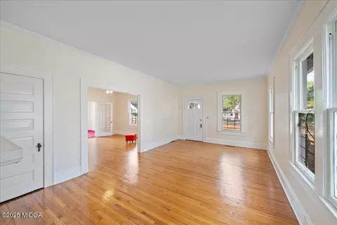 Living - 313 Corbin Ave, Macon, GA 31204 photo 2 of 8