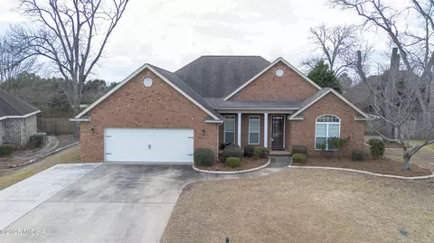212 Cheshire Dr, Warner Robins, GA 31088