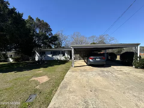 109 Elmwood St, Warner Robins, GA 31093