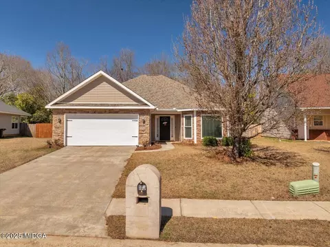 110 Sunnymeade Dr, Warner Robins, GA 31093