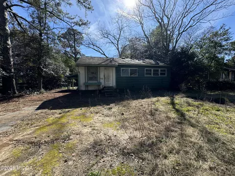 1305 Laura Ave, Warner Robins, GA 31088