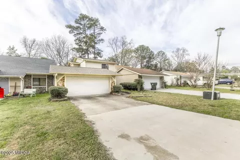 104 Pleasant Hill Ct, Warner Robins, GA 31088