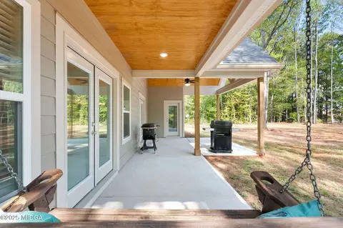 Exterior - 107 Westbrook Ct, Jackson, GA 30233 photo 5 of 8