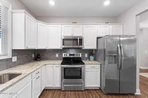 Kitchen - 107 Westbrook Ct, Jackson, GA 30233 photo 3 of 3