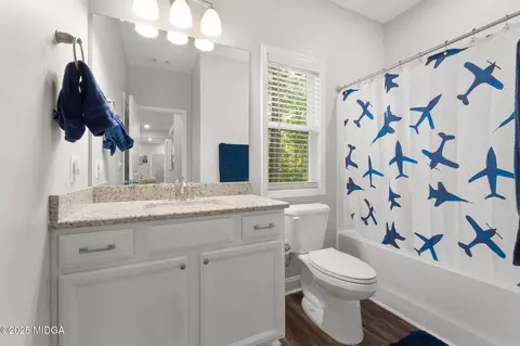 Bath - 107 Westbrook Ct, Jackson, GA 30233 photo 3 of 3