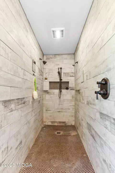 Bath - 123 Abney Rd, Cochran, GA 31014 photo 4 of 5