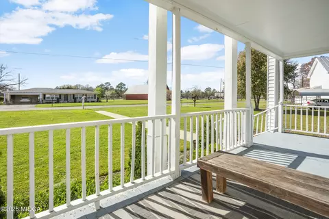 Exterior - 123 Abney Rd, Cochran, GA 31014 photo 9 of 15