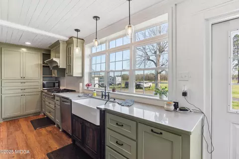 Kitchen - 123 Abney Rd, Cochran, GA 31014 photo 2 of 9