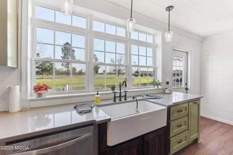 Kitchen - 123 Abney Rd, Cochran, GA 31014 photo 4 of 9