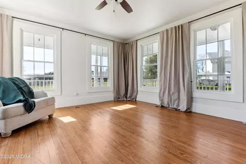 Living - 123 Abney Rd, Cochran, GA 31014 photo 2 of 3