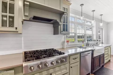 Kitchen - 123 Abney Rd, Cochran, GA 31014 photo 5 of 9