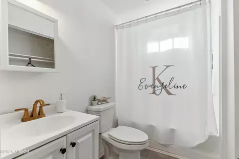 Bath - 123 Abney Rd, Cochran, GA 31014 photo 5 of 5