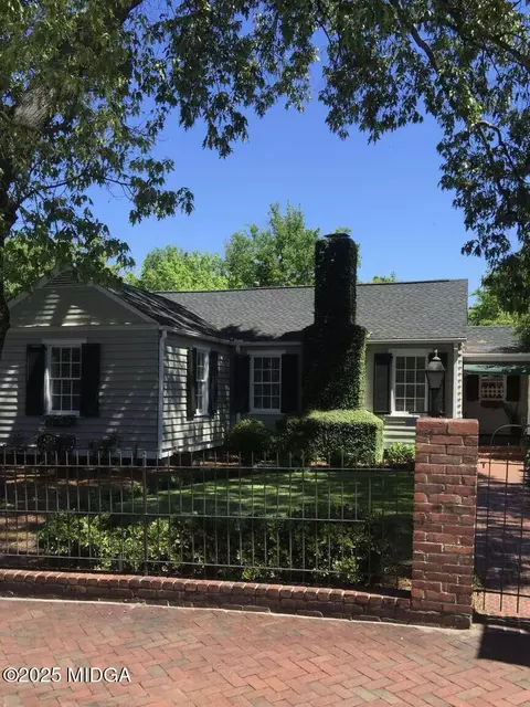 1057 Bond St, Macon, GA 31201