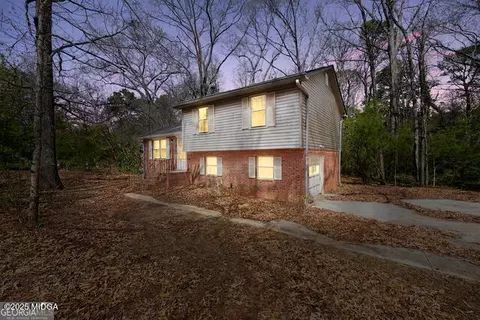 40 Derby Country Dr, Ellenwood, GA 30294