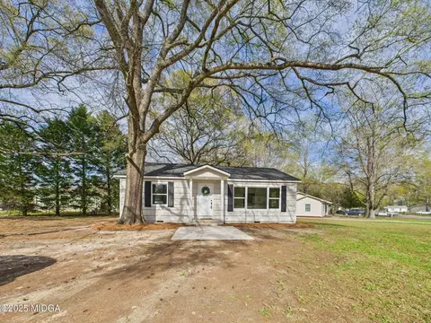 110 Parkway Dr, Warner Robins, GA 31093