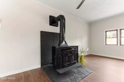 Living - 209 Juniper Rd, Warner Robins, GA 31093 photo 11 of 13
