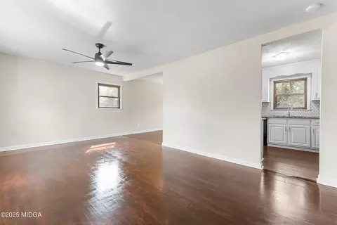 Living - 209 Juniper Rd, Warner Robins, GA 31093 photo 4 of 13
