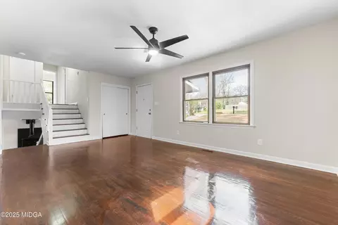 Living - 209 Juniper Rd, Warner Robins, GA 31093 photo 1 of 13