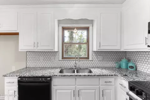 Kitchen - 209 Juniper Rd, Warner Robins, GA 31093 photo 1 of 7