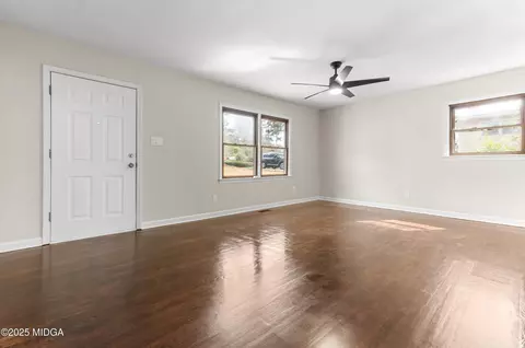 Living - 209 Juniper Rd, Warner Robins, GA 31093 photo 2 of 13
