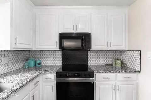 Kitchen - 209 Juniper Rd, Warner Robins, GA 31093 photo 5 of 7