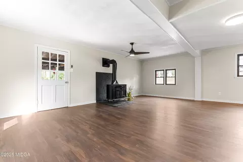 Living - 209 Juniper Rd, Warner Robins, GA 31093 photo 6 of 13