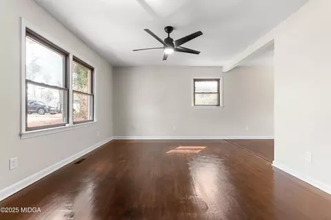 Living - 209 Juniper Rd, Warner Robins, GA 31093 photo 3 of 13