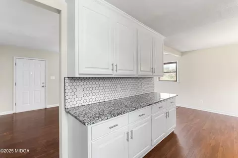 Kitchen - 209 Juniper Rd, Warner Robins, GA 31093 photo 6 of 7