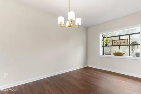 Living - 209 Juniper Rd, Warner Robins, GA 31093 photo 7 of 13