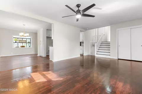 Living - 209 Juniper Rd, Warner Robins, GA 31093 photo 5 of 13