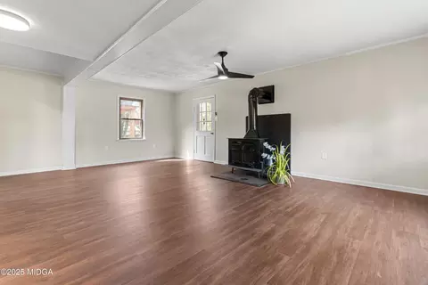 Living - 209 Juniper Rd, Warner Robins, GA 31093 photo 10 of 13