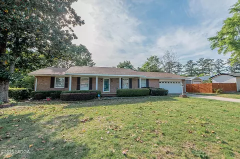 1109 Kenwood Dr, Perry, GA 31069