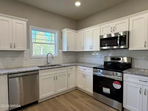 Kitchen - 446 Gray Wolf Dr, Macon, GA 31216 photo 2 of 4