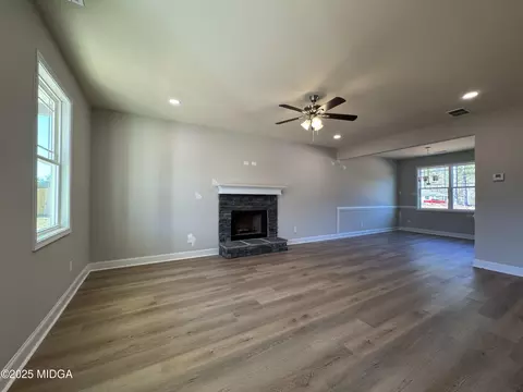 Living - 446 Gray Wolf Dr, Macon, GA 31216 photo 3 of 4