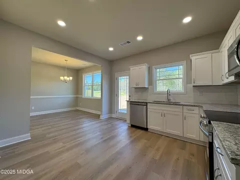 Kitchen - 446 Gray Wolf Dr, Macon, GA 31216 photo 3 of 4