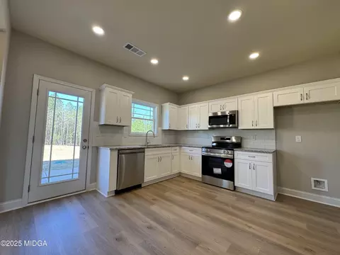 Kitchen - 446 Gray Wolf Dr, Macon, GA 31216 photo 1 of 4
