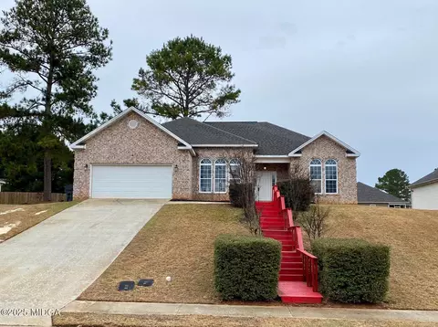 620 Amberley Ct, Kathleen, GA 31047