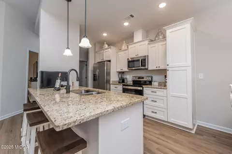 Kitchen - 206 Hill Ln, Perry, GA 31069 photo 2 of 4