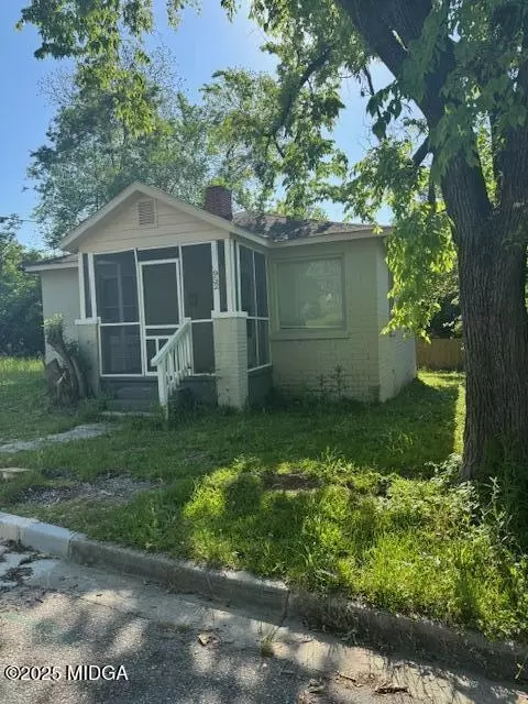 952 Smith St, Macon, GA 31217