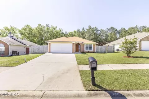 728 Royal Oaks Dr, Macon, GA 31206