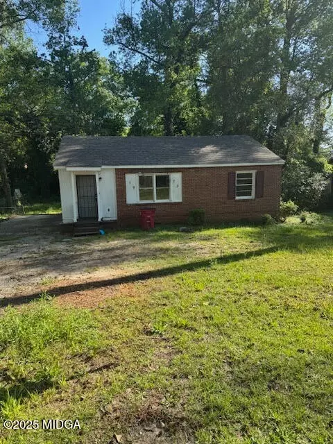 1935 Pine Hill Dr, Macon, GA 31217