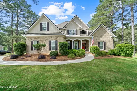 152 Hidden Lakes Dr, Gray, GA 31032