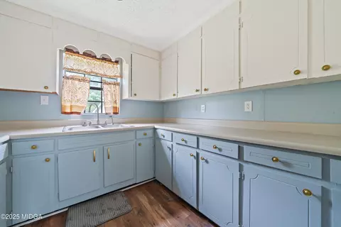 Kitchen - 1512 Ga Highway 22 E, Haddock, GA 31033 photo 2 of 3