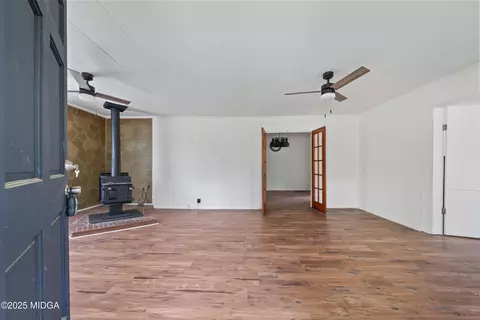 Living - 1512 Ga Highway 22 E, Haddock, GA 31033 photo 1 of 6