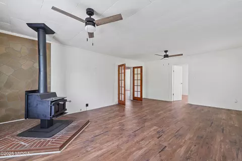 Living - 1512 Ga Highway 22 E, Haddock, GA 31033 photo 4 of 6