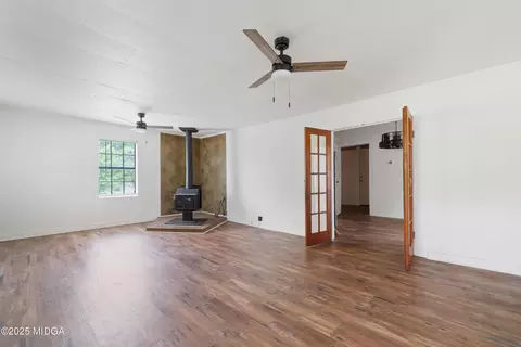 Living - 1512 Ga Highway 22 E, Haddock, GA 31033 photo 2 of 6