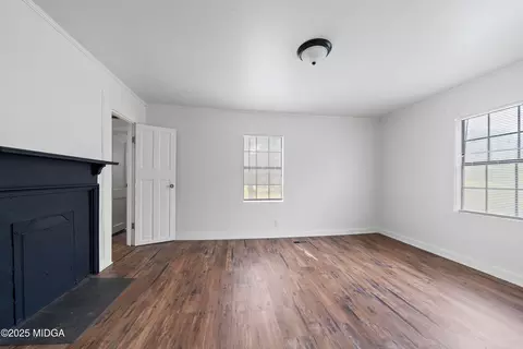 Living - 1512 Ga Highway 22 E, Haddock, GA 31033 photo 5 of 6